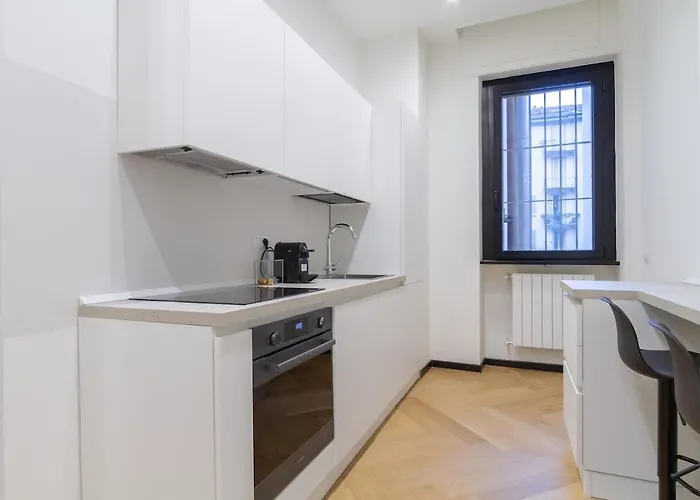 Boutique Flat Steps From Duomo Daire