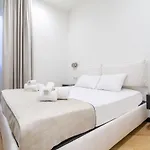 Boutique Flat Steps From Duomo *