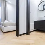 Boutique Flat Steps From Duomo Milano
