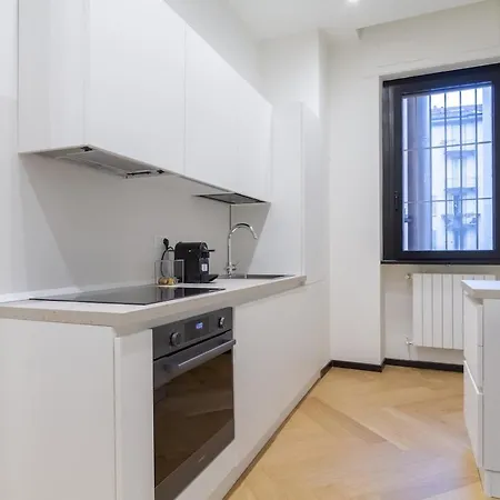 Boutique Flat Steps From Duomo Apartment
